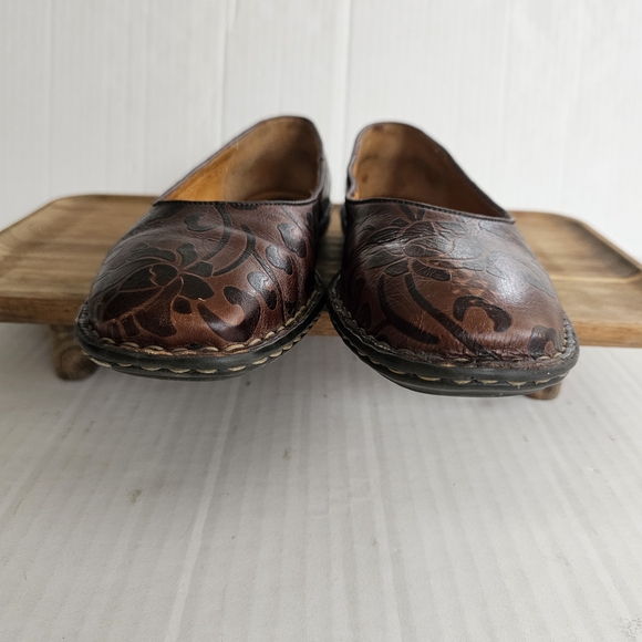 Born Brown Leather Flats Size 7.5 Tooled Embossed Floral Slip On Cushion Insoles - Picture 4 of 14